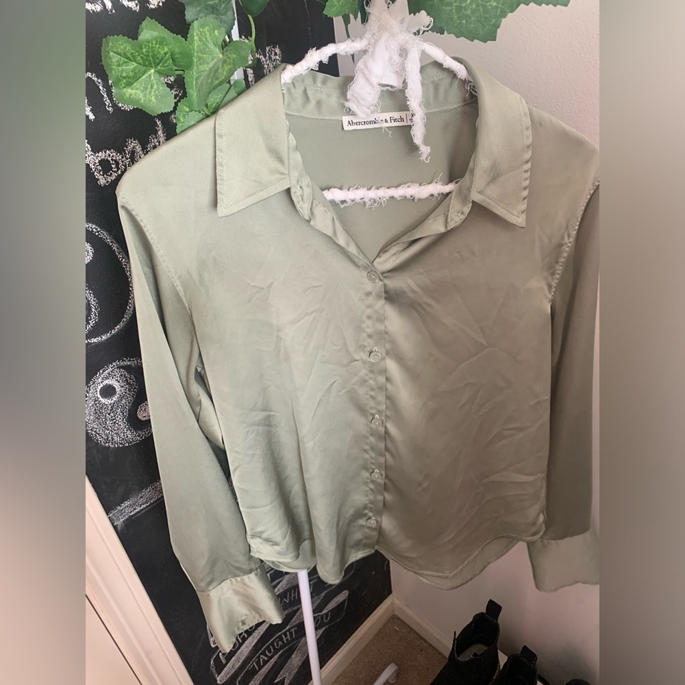 Abercrombie green silk long sleeve button down. Size XS. Perfect condition